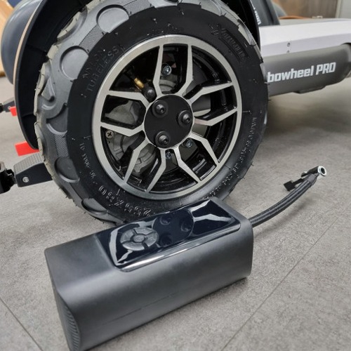 다너 무선 에어펌프 6000mA 내장배터리 로보휠 스쿠터 휠체어 자동차 킥보드 전동휠 타이어 공기압 충전 충전기 엔공구 특별 상시할인!